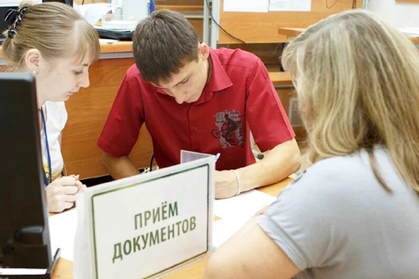Продолжает работу приёмная комиссия 